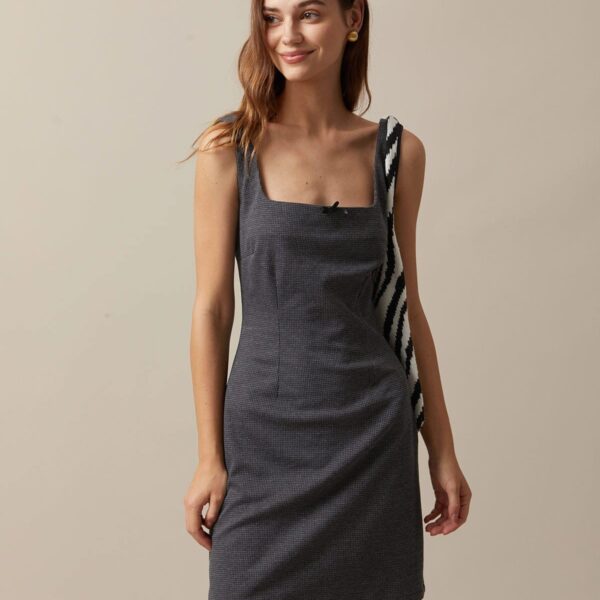 Details:- Zipper- Backless- Casual Dress- Bodycon- Zipper- Sheath- Bowknot- Square Neck- Sleeveless Mini DressFabric:This Square Neck Mini Dress is made of Polyester and Spandex. Polyester is an artificial fiber that feels soft