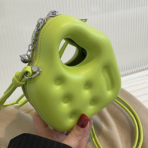 SkuCY-!115376MaterialPU LiningSynthetic FeatureChains