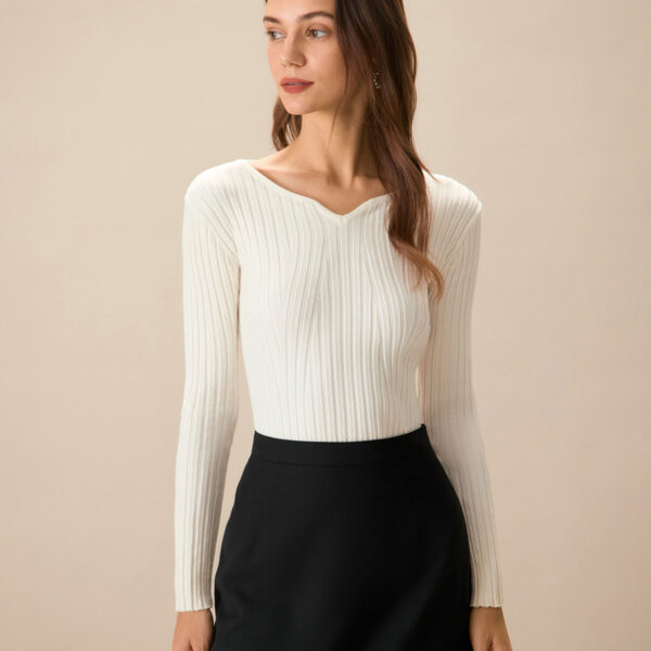 Details:- V-Neck- Slim Fit- Ribbed Top- Long Sleeves- Medium StretchFabric:This Teardrop Top is made of Polyester. Polyester is an artificial fiber that feels soft