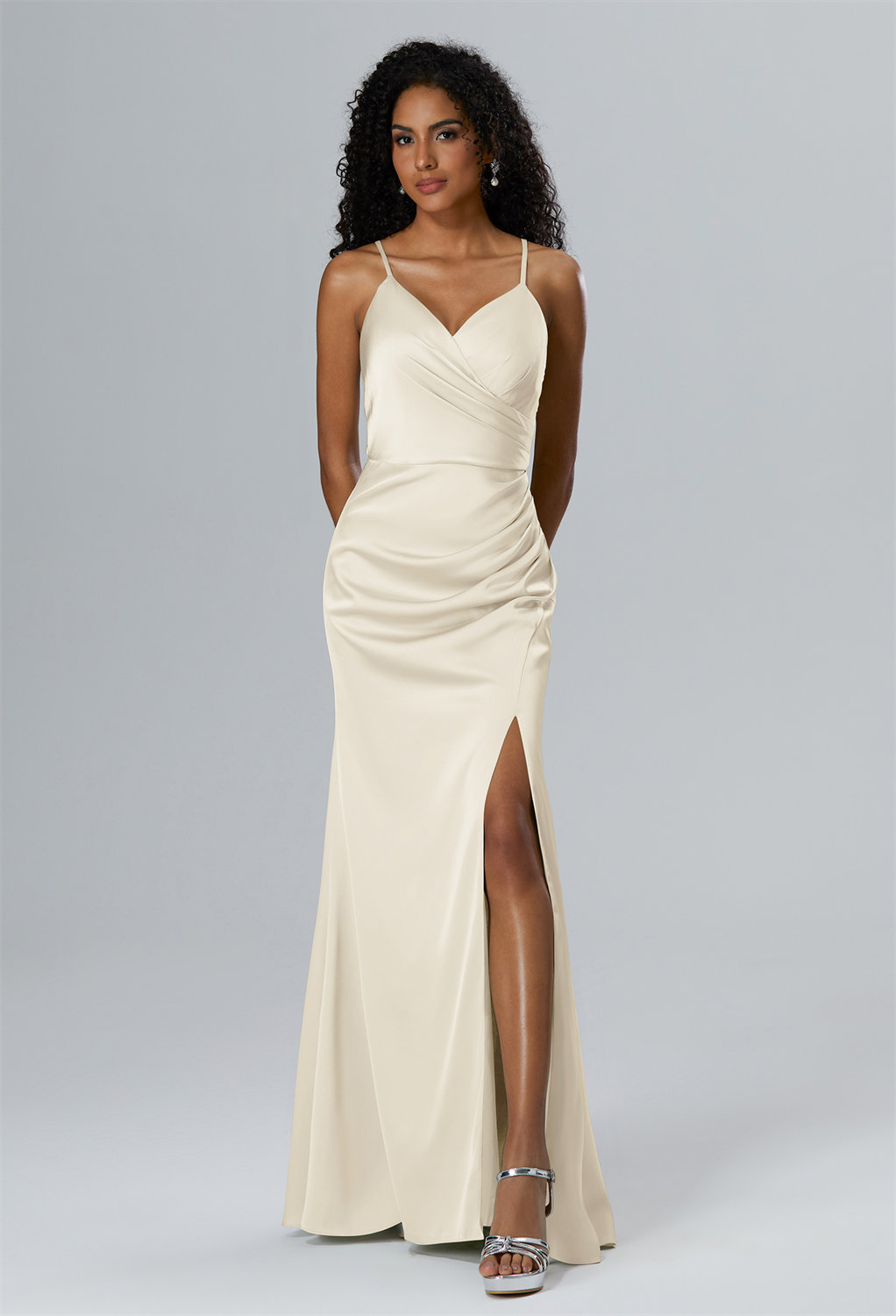 your wardrobe needs an update with this floor-length bridesmaid dress. With a delicate v-neckline and mermaid silhouette