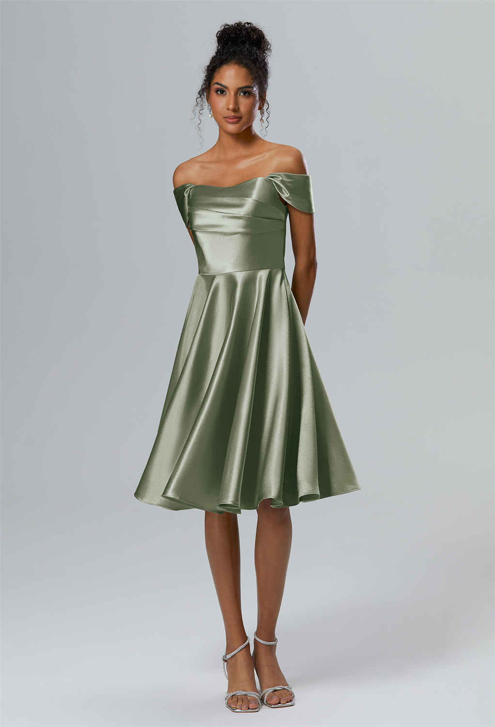 and the fashionable pleats accentuate your youthful vibrancy