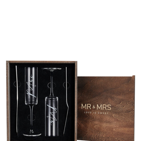 make memories to last a lifetime. Cheers to love!