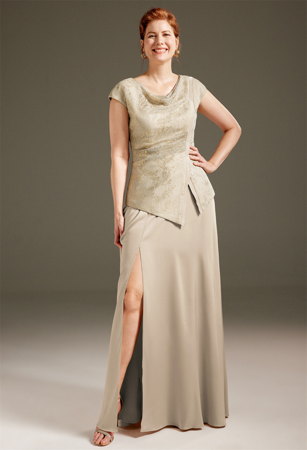 giving it a cosy look. This elegant blouse is combined with an A-line