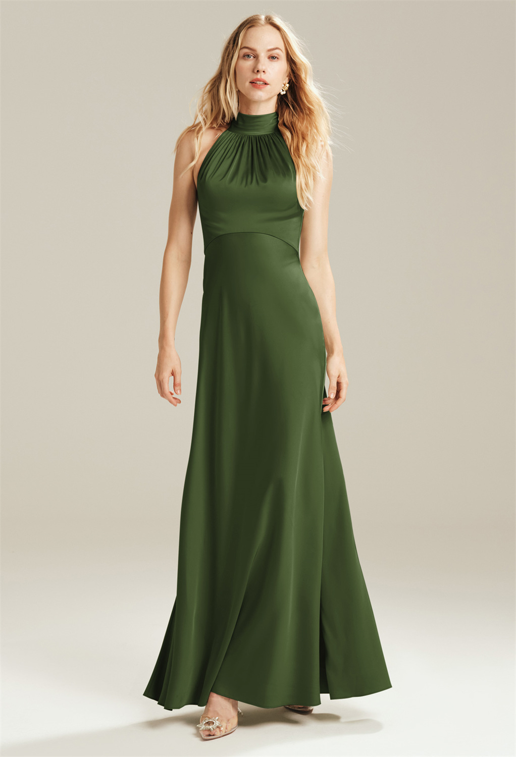 The Janina bridesmaid dress offers a flattering halter neckline that makes it simply perfect for a spring or summer wedding. Bared shoulders are a flirty choice that will make every bridesmaid shine. The satin charmeuse fabric is elegant and will assure y
