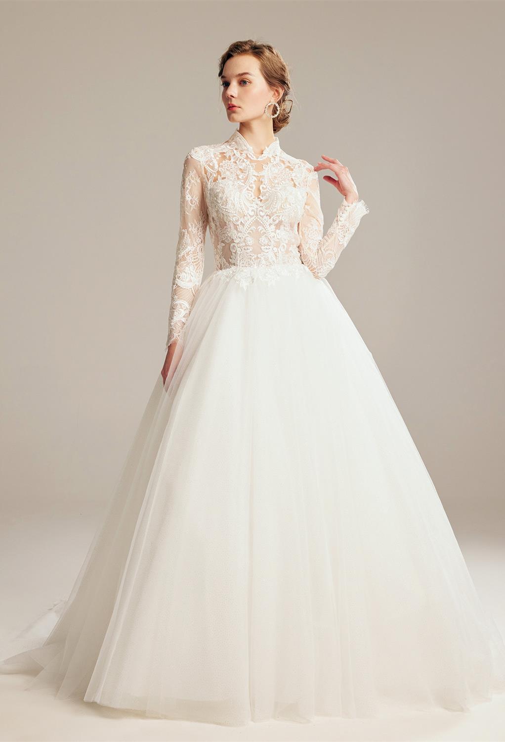 especially with its appliques embellishm