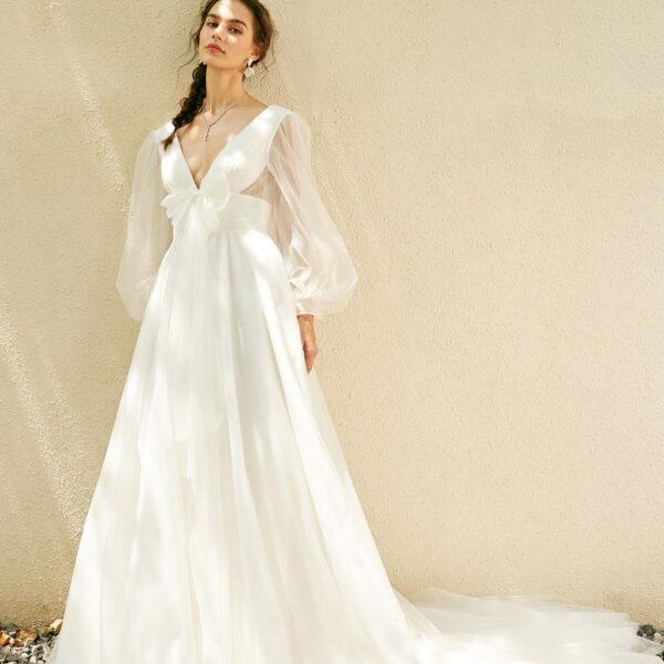 AW Maraca wedding dress creates a pleasing comfort for any bride. Designed from top-grade tulle as an A-line