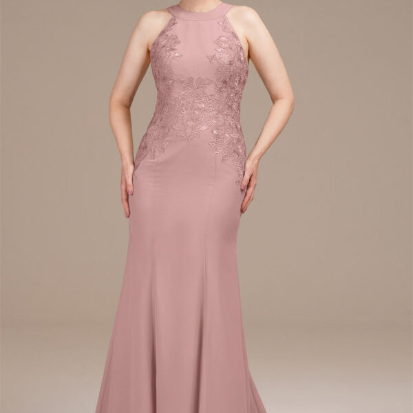 this exquisite chiffon mermaid gown is a paragon of sophistication for formal events. Its jewel neckline and strapless