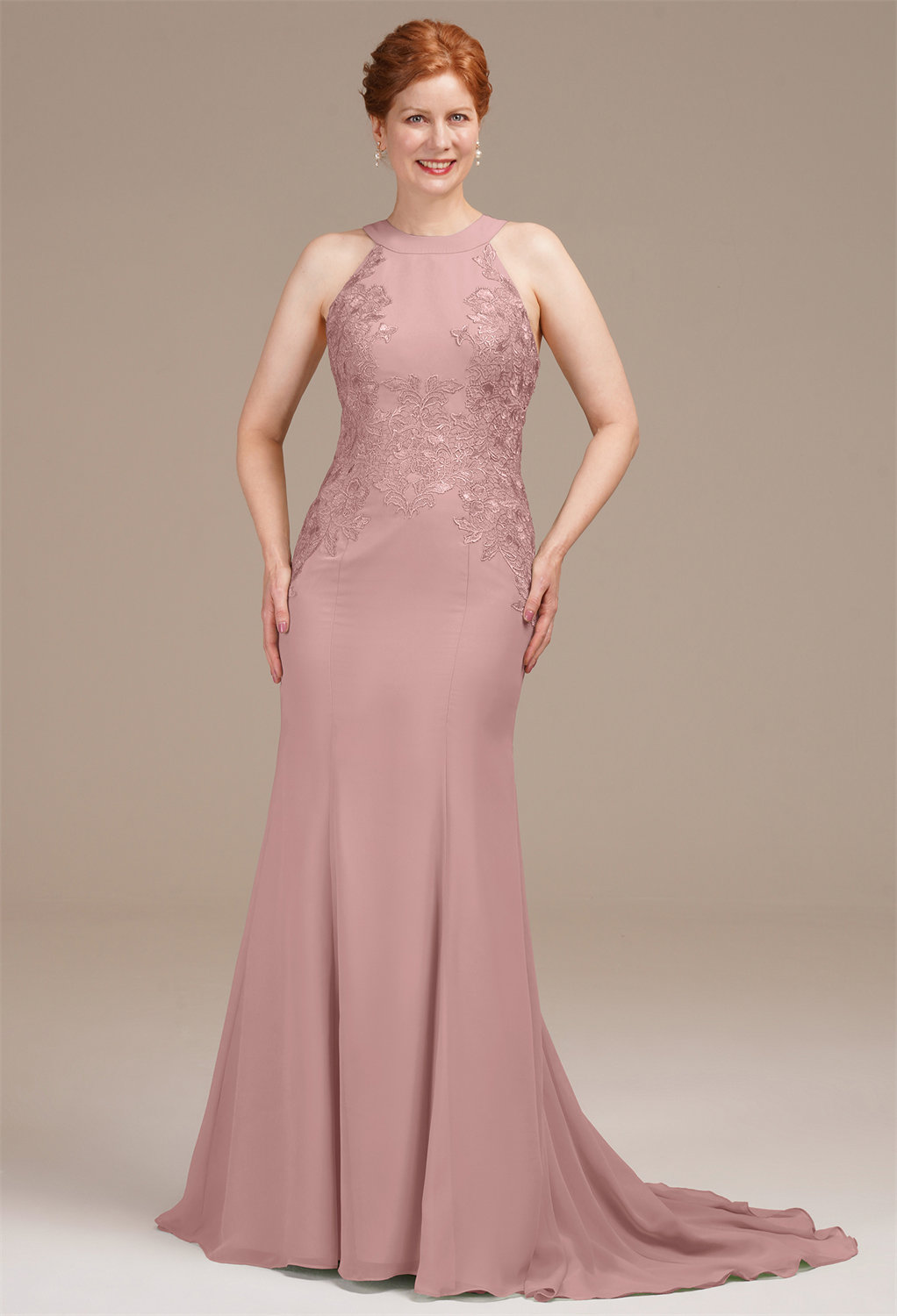 this exquisite chiffon mermaid gown is a paragon of sophistication for formal events. Its jewel neckline and strapless