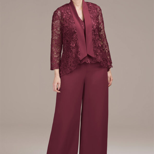 layered look. Complete with a built-in bra and a smooth zipper