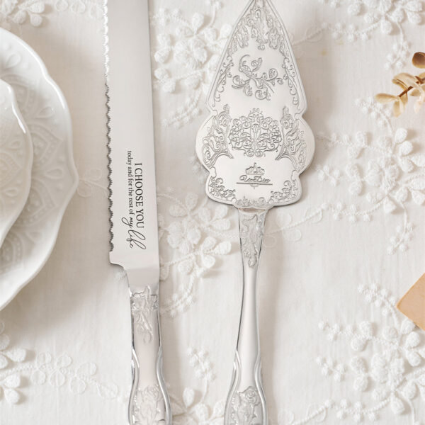 with the server blade approx.u00a0 4.72'' x 2.32'' and the handle around 5.51'' x 0.91''. T