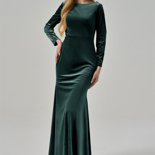 this dress exudes timeless charm. The form-fitting silhouette flows into a graceful mermaid skirt