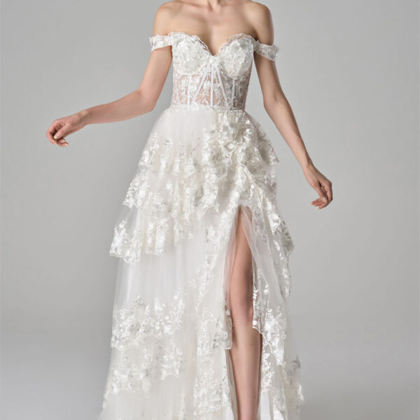 creating a romantic and voluminous silhouette. A high front slit adds a touch of allure