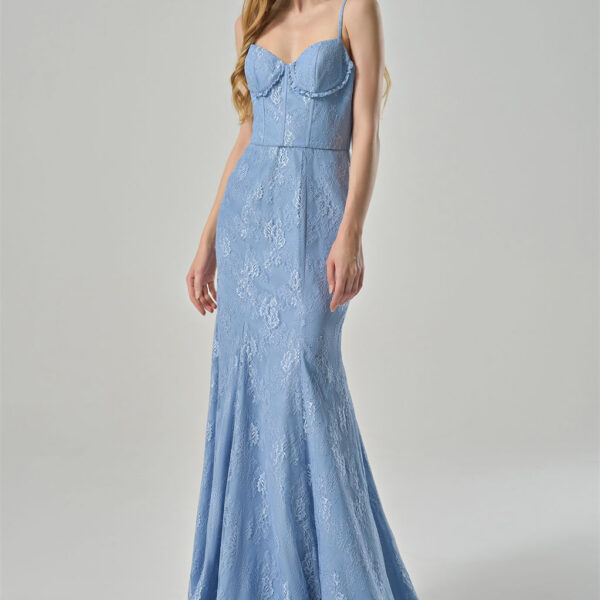 offering a romantic and feminine appeal. The fitted bodice highlights your figure