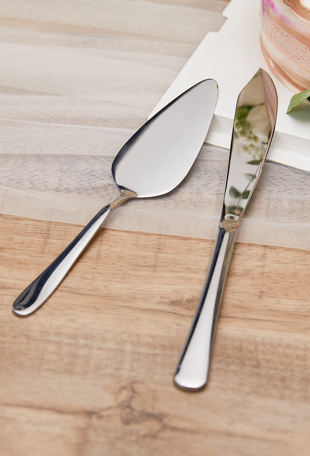 ideal for anniversaries. Crafted with elegance and precision
