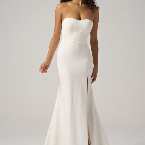 sleeveless gown features a zipper back