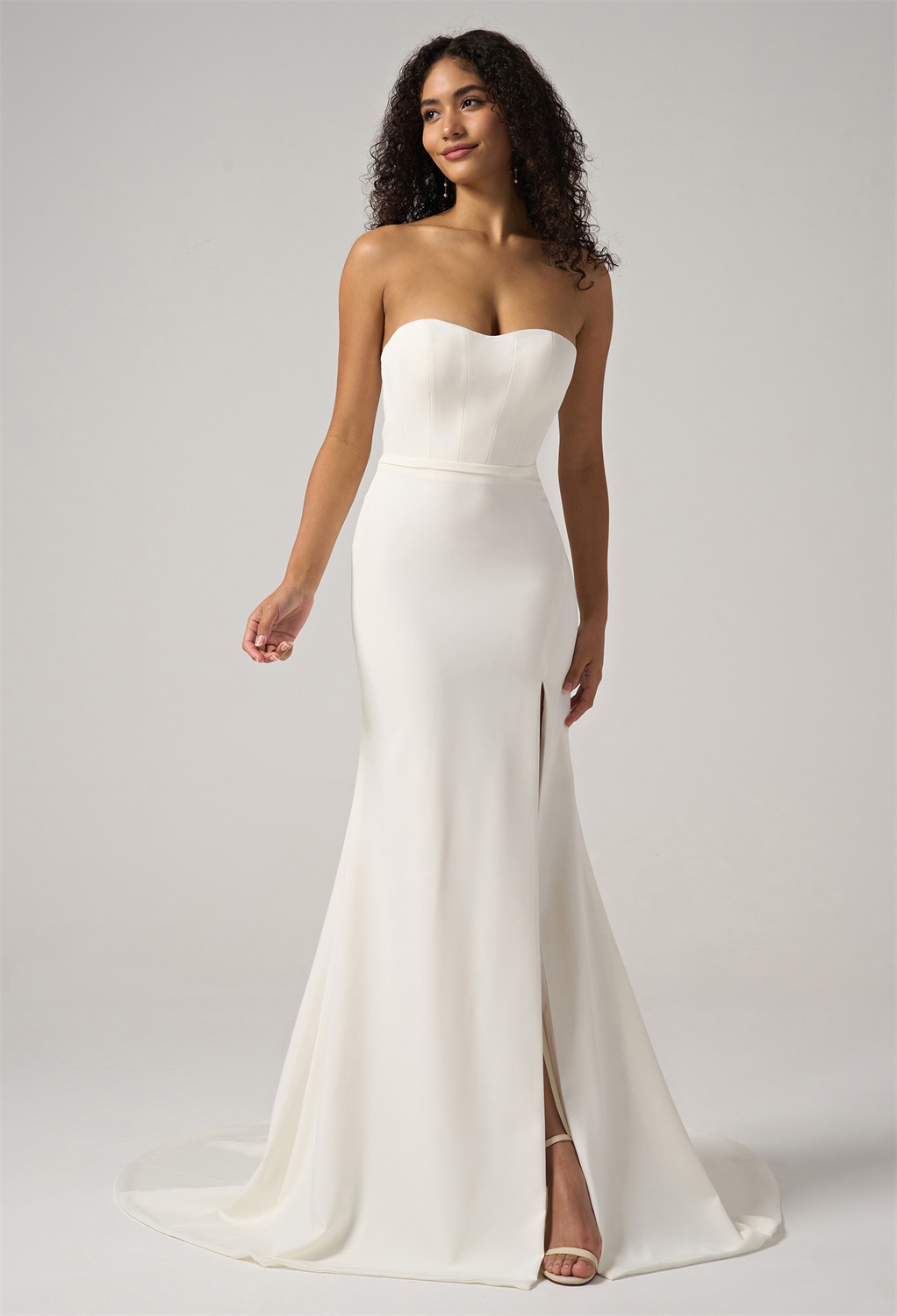 sleeveless gown features a zipper back