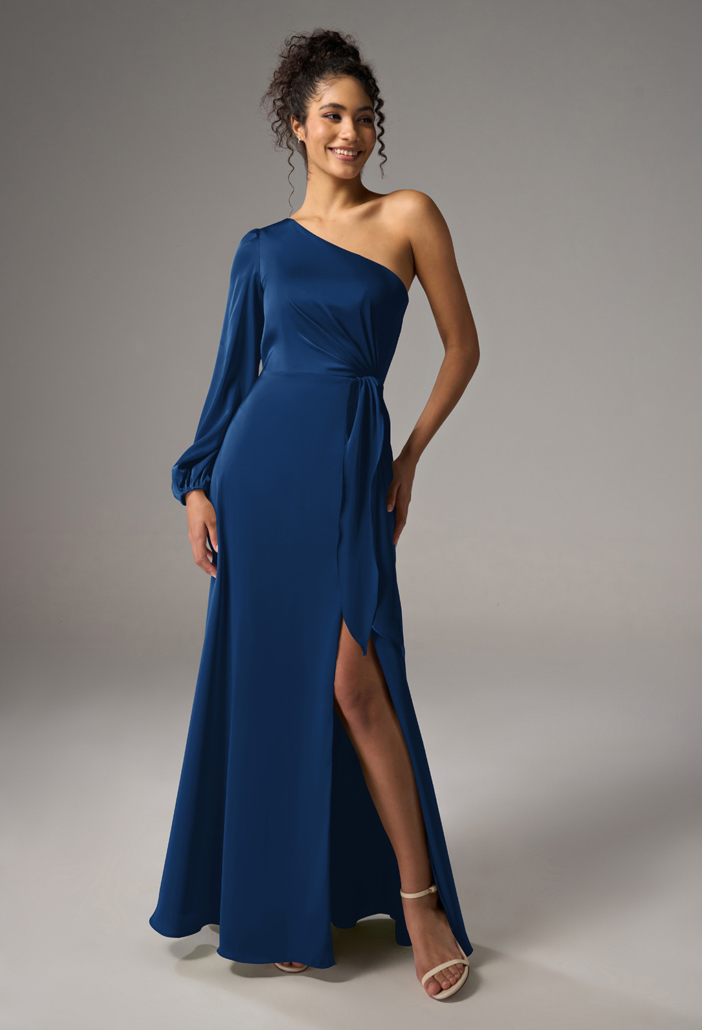 and is available in a variety of colors and sizes. This dress is perfect for formal occasions such as weddings and proms. It can also be customized to fit your specific needs.