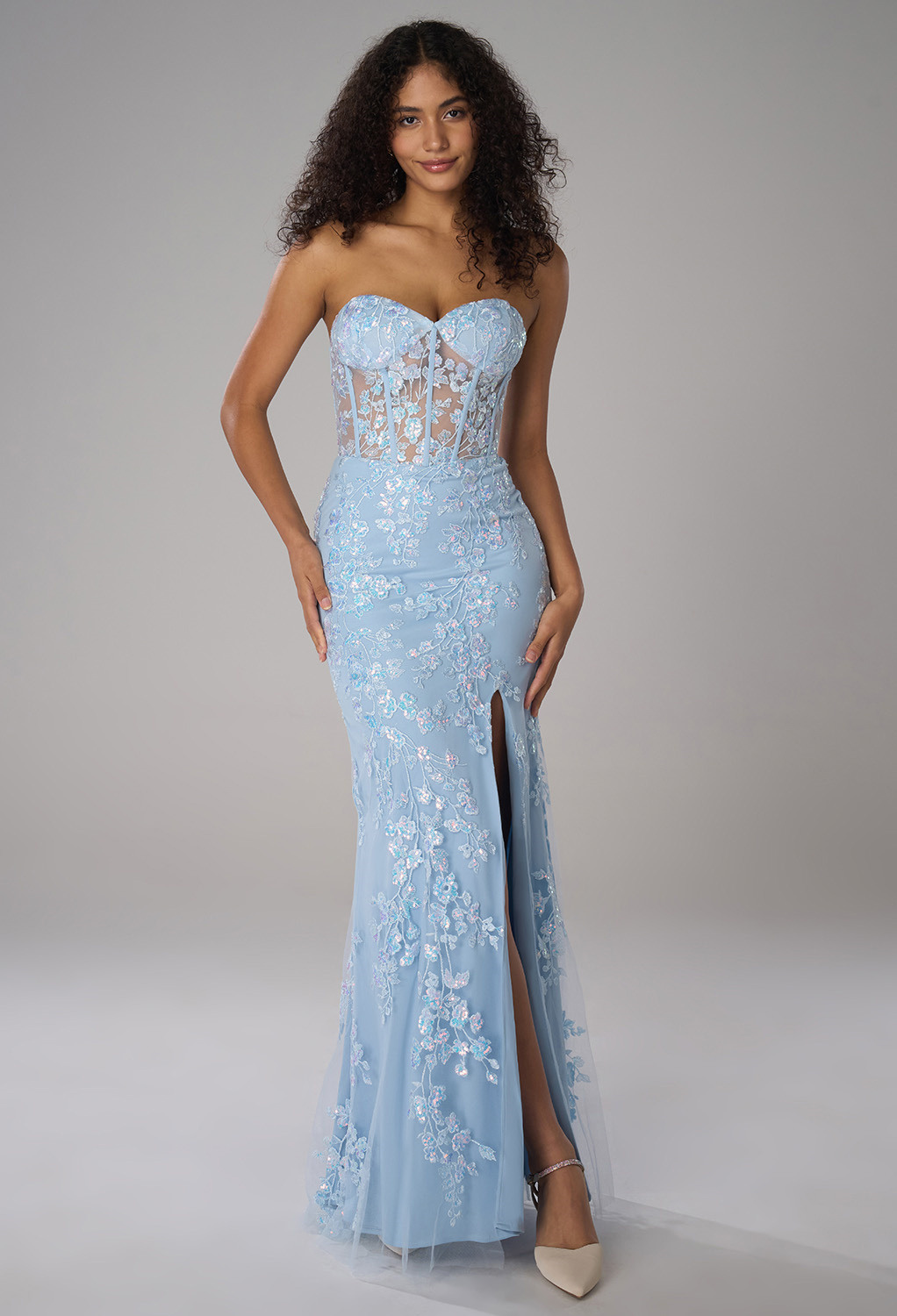 This charming tulle mermaid dress features a V-neck and sleeveless spaghetti straps. Its ankle-length design is ideal for cocktail parties or semi-formal occasions. Experience elegance and flair with this captivating gown.