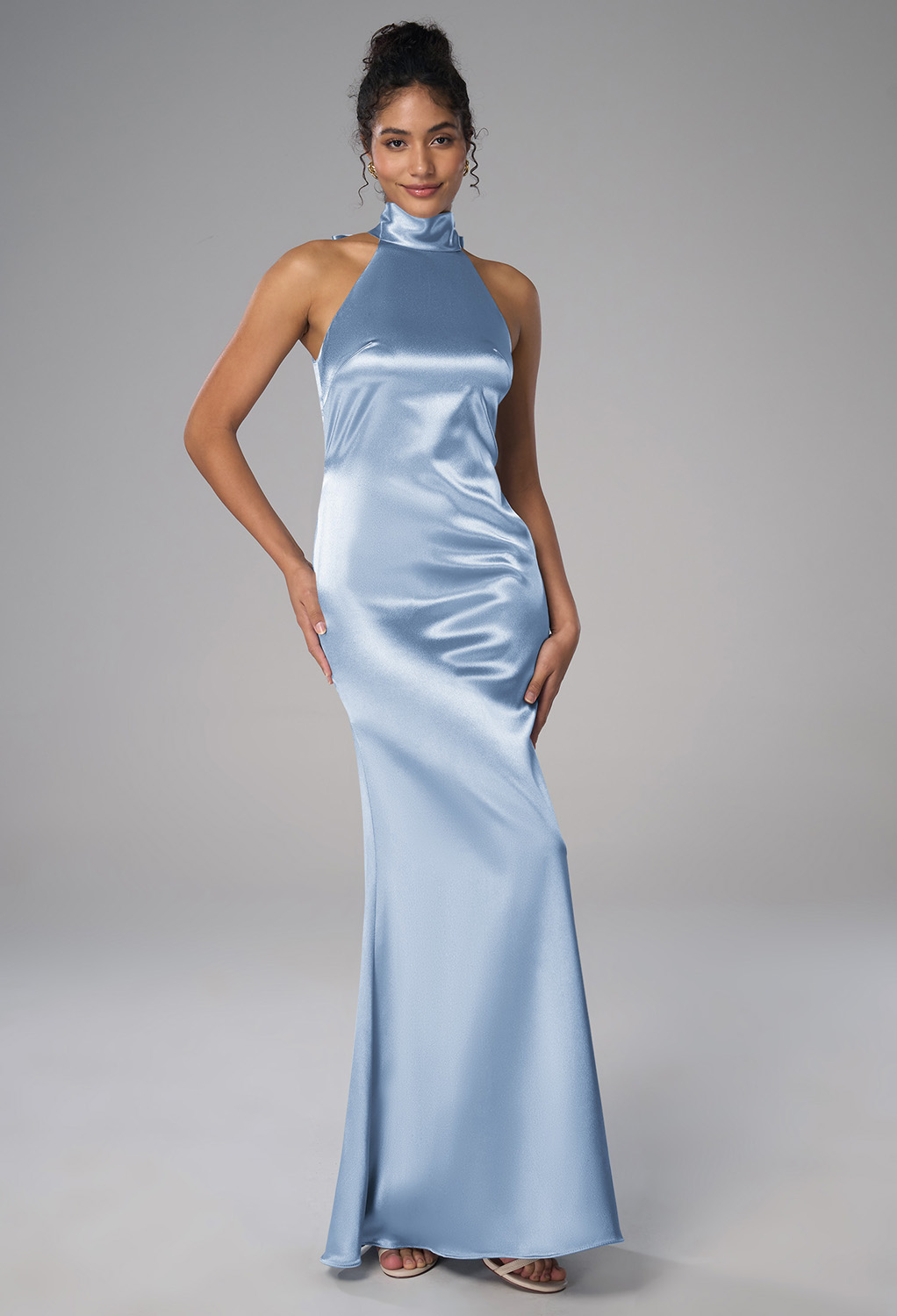 this mermaid gown features a sleek turtleneck and options for sleeveless or strapless styles. Its floor-length elegance is ideal for glamorous events