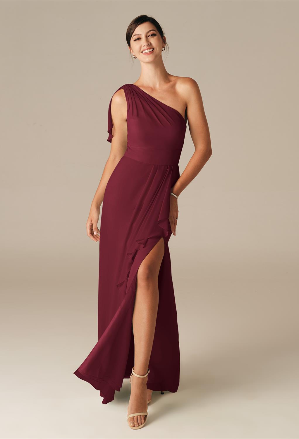 while the knee-length slit adds a flirty look that'll see you turning heads on the dance floor.The flattering pleated la