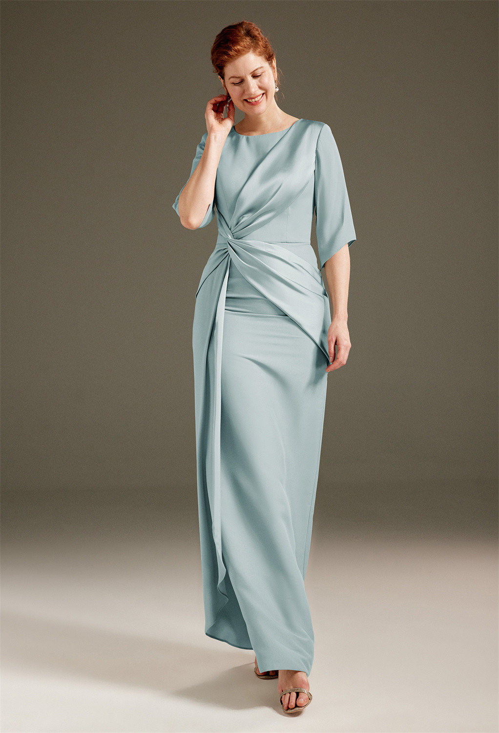 AW Caesar suits a mother who would go all out to slay a memorable day in her child's life. This satin charmeuse floor-length dress features a hips-contouring column silhouette with a ruched design by the side. Every detail of the dress is attentio