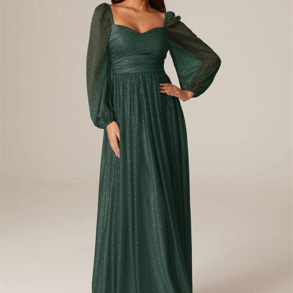 Let the A-line cut bridesmaid dress create cherished memories with its floor-length hemline and sweetheart neckline. The glitter mesh fabric will sparkle your every step.