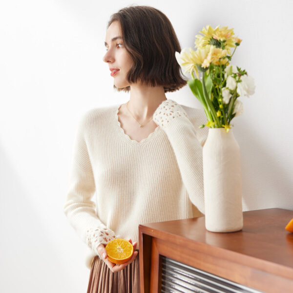 Materials:100% Cashmere Hand-Crocheted Craftsmanship：The sleeves feature intricate hand-crocheted details