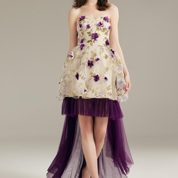 knee-length floral gown made from tulle is exquisitely simple.  It's styled with a flare which begins from the knee to the floor. The sleeveless style and square neckline create a beautiful s
