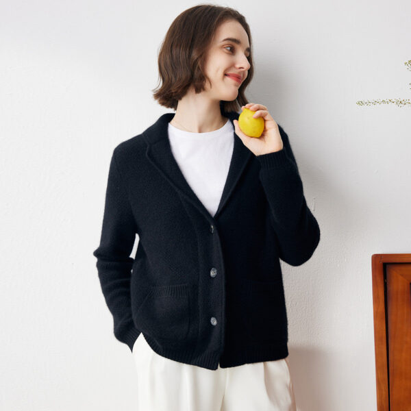 Fabric: 100% Cashmere Blazer Collar:Featuring a classic blazer collar design