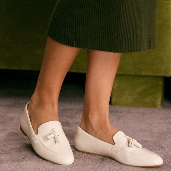 Enfiis Off White Loafer Flats