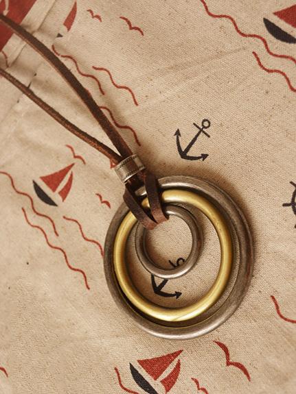 SKU   PGY-NPS003     Metal   Pure cowhide rope     Occasion   Souvenir/Pledge/Gift     Length   105cm     Color   Same as picture     Amount   1PCS