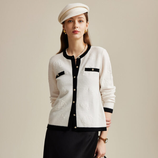 Add a touch of sophistication to your wardrobe with our Elegant Contrast Trim Cardigan. Designed for the modern woman