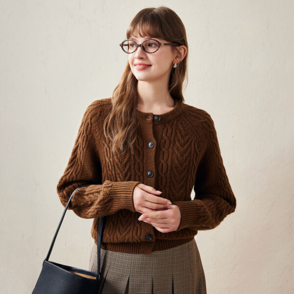 Fabric: 100% Wool Material: Crafted from premium