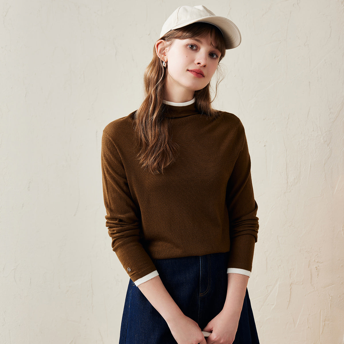 Enhance your wardrobe with our Elegant Lightweight Turtleneck Sweater. Designed for the modern woman