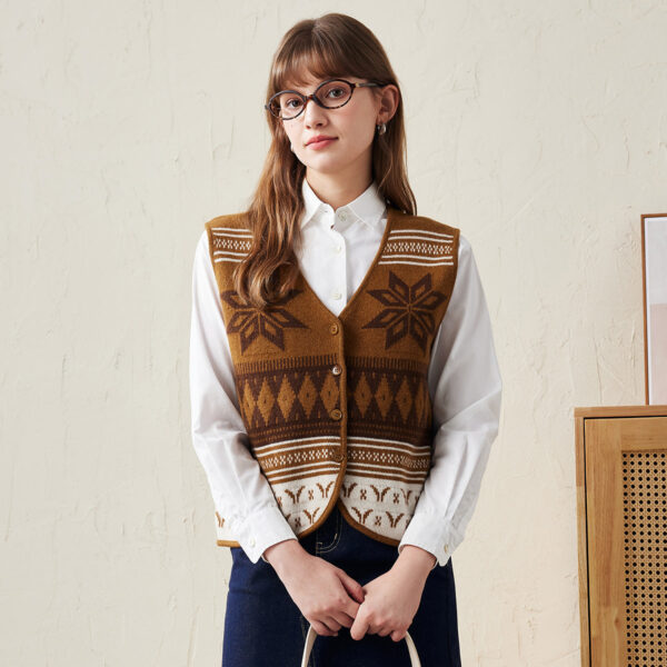 Embrace timeless style and cozy comfort with our Vintage Fair Isle Knit Vest. This versatile piece adds a touch of classic charm to any outfit