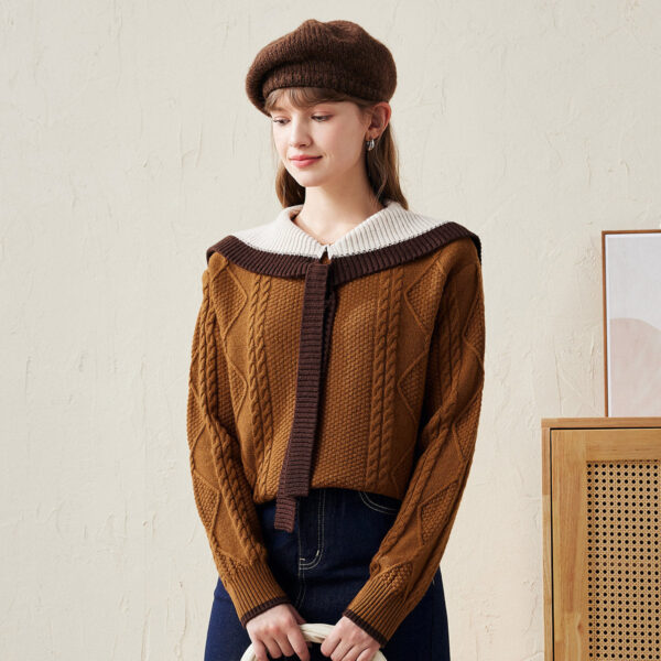 Upgrade your sweater collection with our Elegant Cable Knit Sweater with Bow Collar. This stylish piece is designed to keep you warm while offering a sophisticated