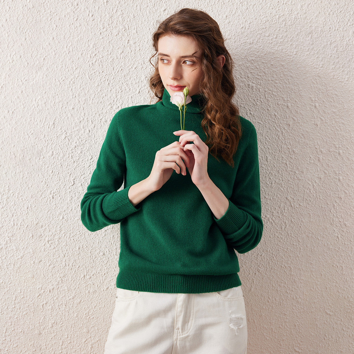 Material: Crafted from the 100% finest quality wool
