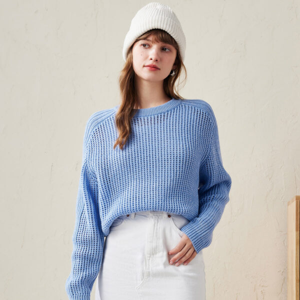 Experience unparalleled comfort and style with our Cozy Ribbed Knitted Sweater. Perfect for any season