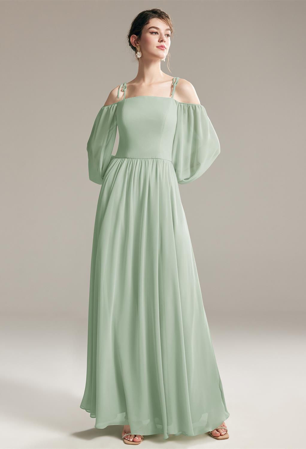 it features a strapless design