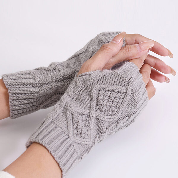 Simple 9 Colors Jacquard Knitting Gloves LIGHT GRAY-FREE SIZE SkuCY-!97053MaterialKnitting FeatureKeep Warm