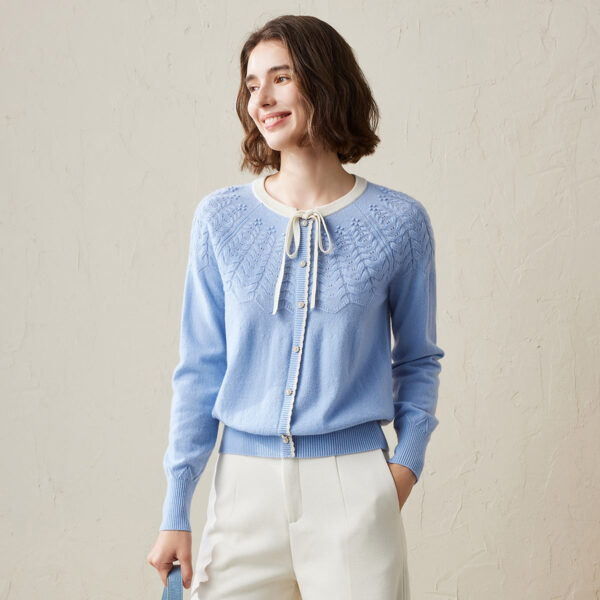 Stay stylish and cozy with this Women's Elegant Knit Cardigan