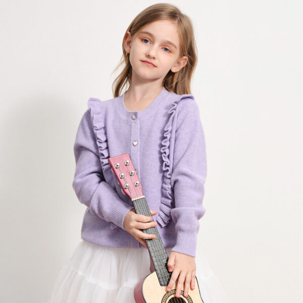 Material: Experience the ultimate in softness and warmth with our 100% wool cardigan. Made from premium lambswool