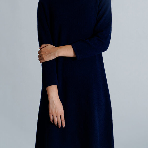 SkuCY-!111619Material100% CASHMERE StyleThree-quarter Sleeves FeatureSolid Color NecklineHigh-neck OccasionUrban