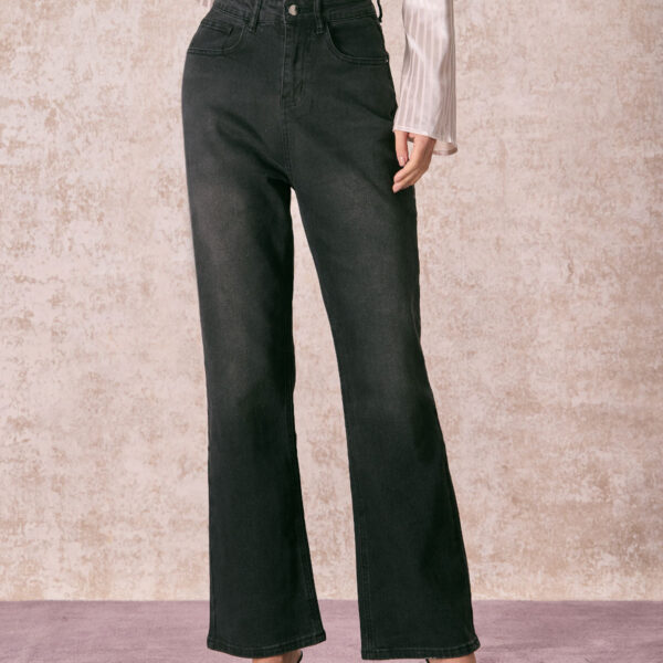 Fabric:The Button Jeans are made of Cotton