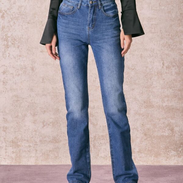 Fabric:The Button Jeans are made of Cotton