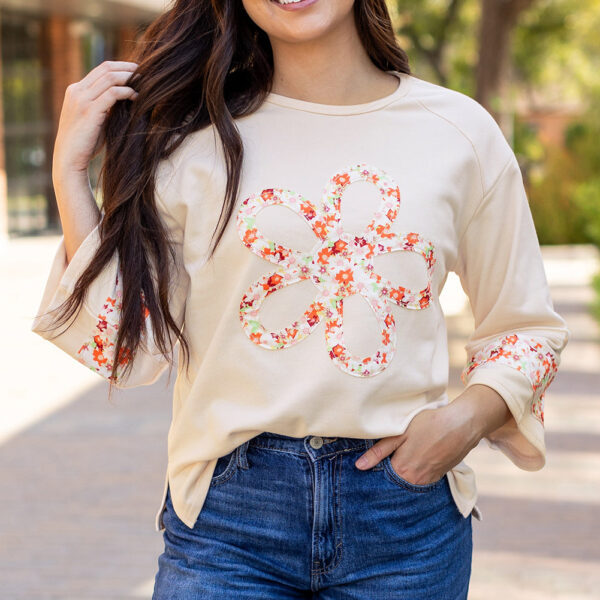 This flower graphic top boasts an unexpected and edgy exposed seam. Effortlessly chic with a relaxed and comfortable fit. Trendy and wide sleeves for a stylishly laid-back look. Enjoy a touch of unique and quirky with the beautiful flower design.