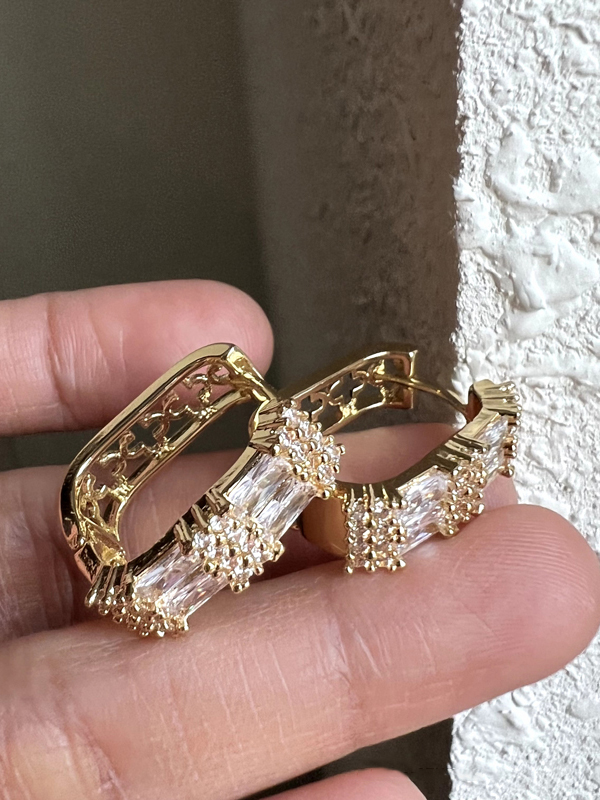 SkuCY-!114807MaterialZircon