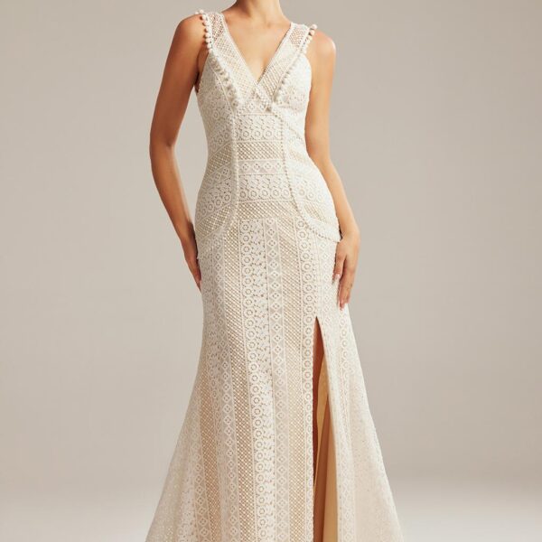 AW Mayer Wedding Dress is a perfect lace fabric gracefully designed with a V-neck neckline and a complementing mermaid silhouette. The strapless short-sleeved gown is a perfect pick for every lady who admires a touch of class while still appearing simple.