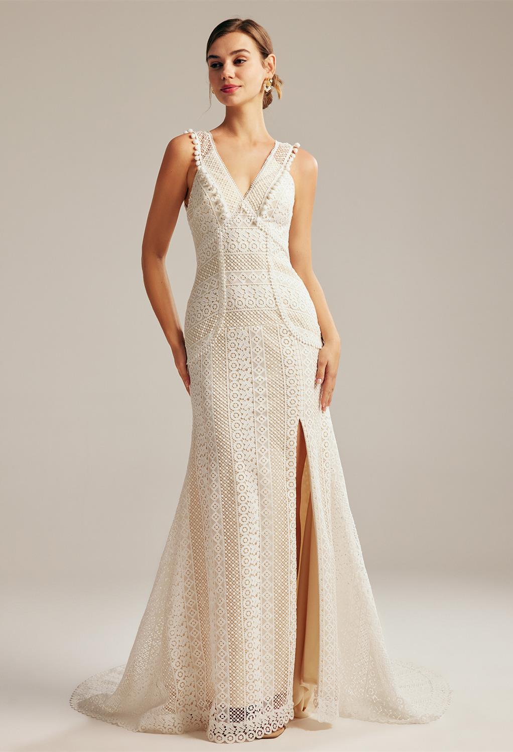 AW Mayer Wedding Dress is a perfect lace fabric gracefully designed with a V-neck neckline and a complementing mermaid silhouette. The strapless short-sleeved gown is a perfect pick for every lady who admires a touch of class while still appearing simple.