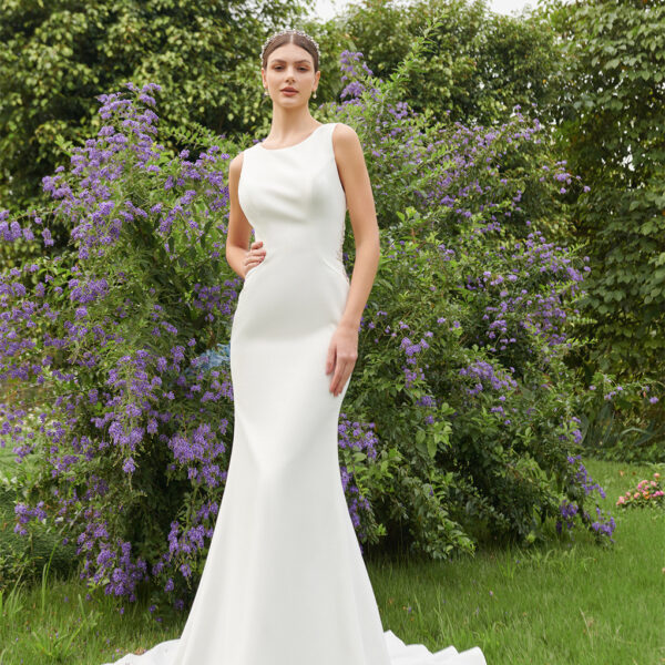 mermaid silhouette gown exudes a magnetic charm and cocoons the bride in a cloud of confidence. It features a jewel neckline bodice with a mesmerising open ba